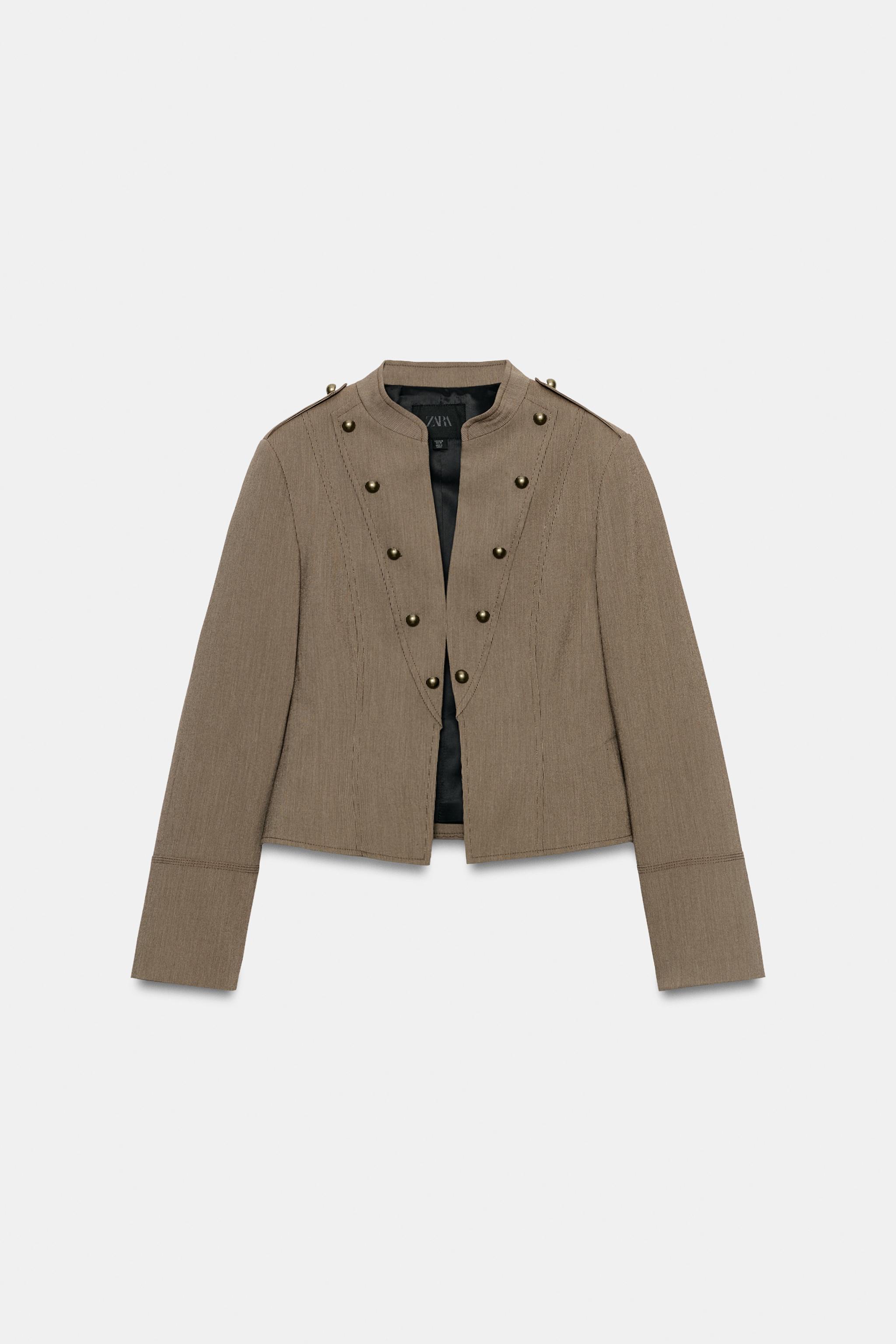 BUTTONED SHORT BLAZER
